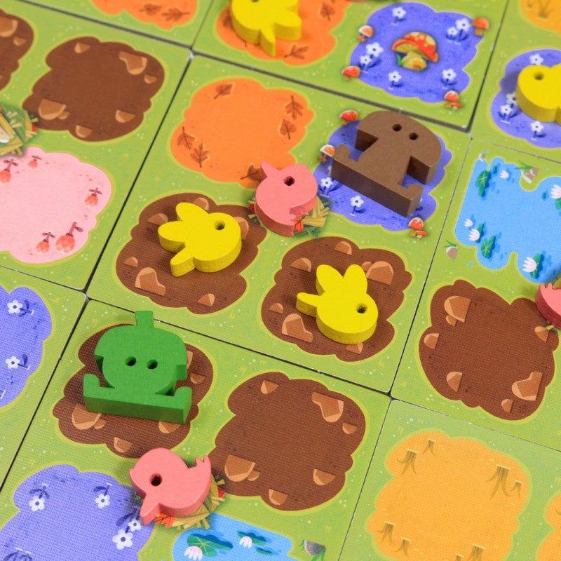 Bajo las hojas — Detalle de losetas y piezas
